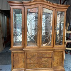 THOMASVILLE BRITISH GENTRY LIGHTED CHINA CABINET