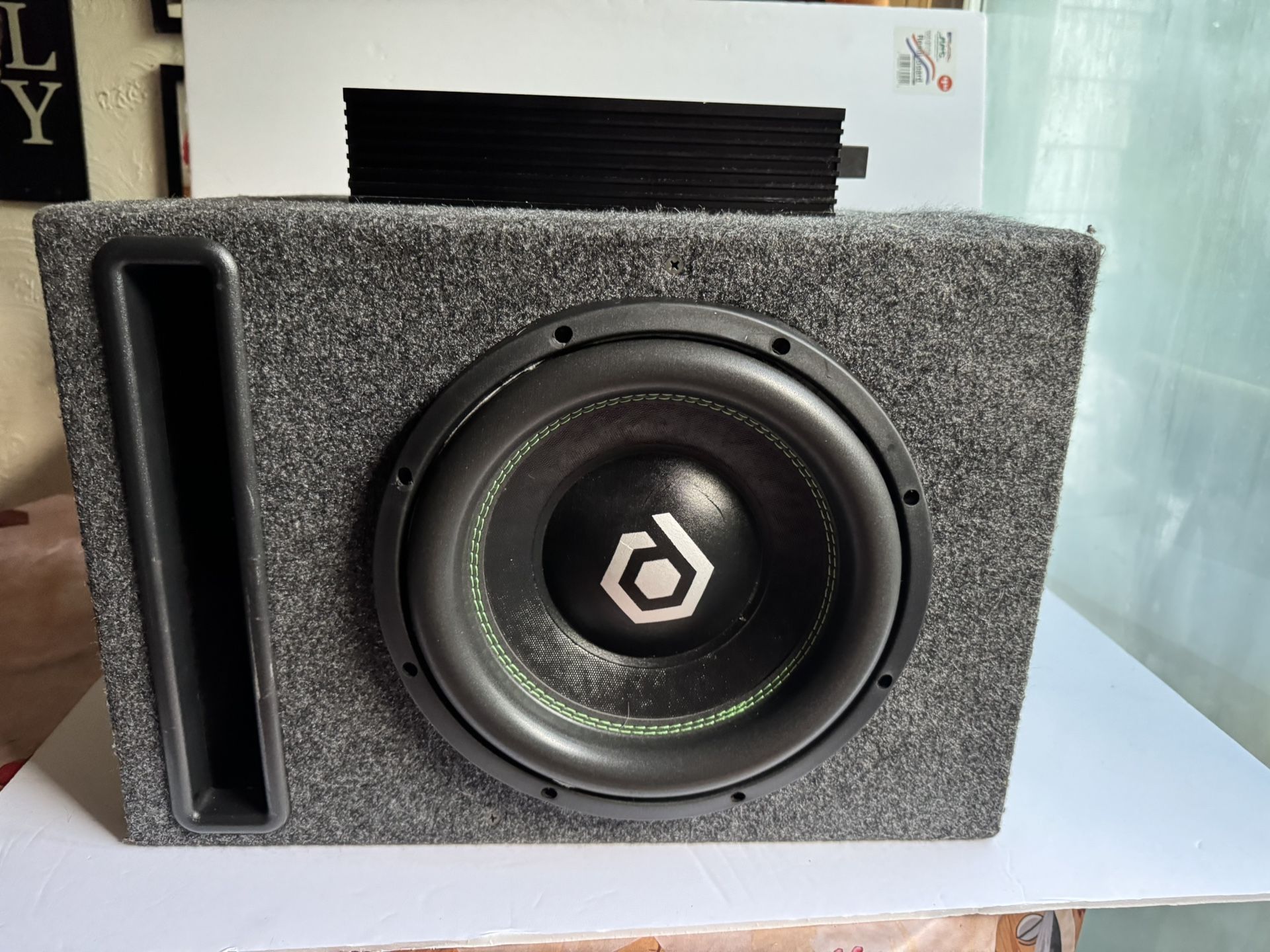 Insane Setup 10"Soundqube in ported box and Skar Audio 800rms amp