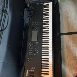 Yamaha MODX M8 Performance Synthesizer 