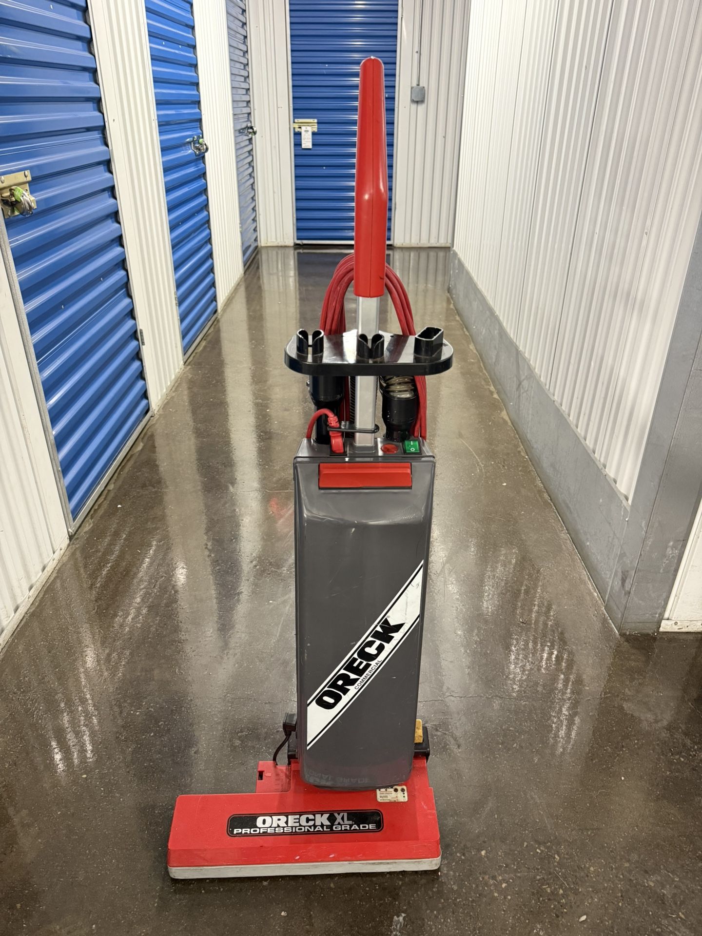 commercial vacuum cleaner