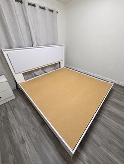 KING-SIZE WHITE PLATFORM BED FRAME WITH LED LIGHTS
