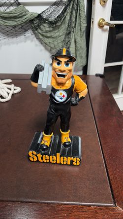 Pittsburg Steelers Mascot Statue