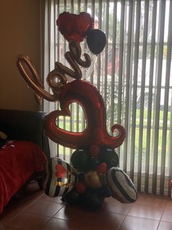 Draping balloon bouquet