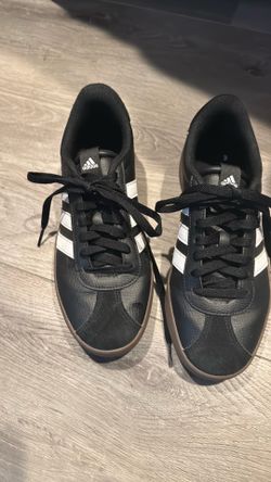 Adidas women’s size 8