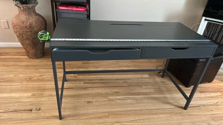 Desk table