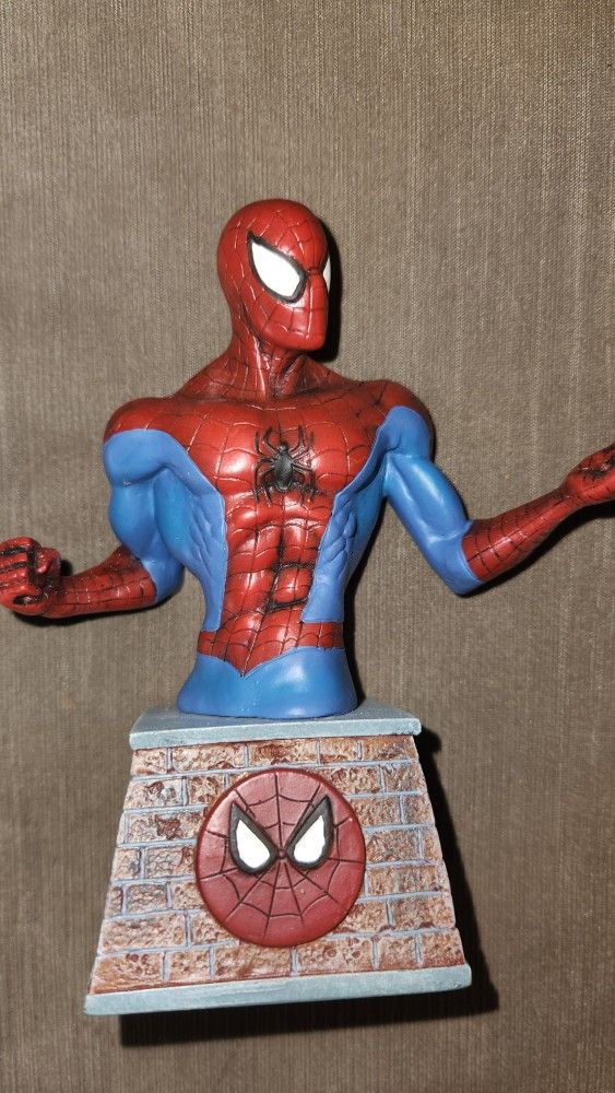 Amazing Spiderman Bust Paperweight 