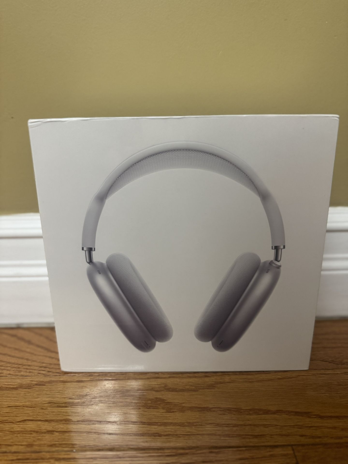 (SEALED) Apple AirPods Max Wireless Over-Ear Headset - Silver