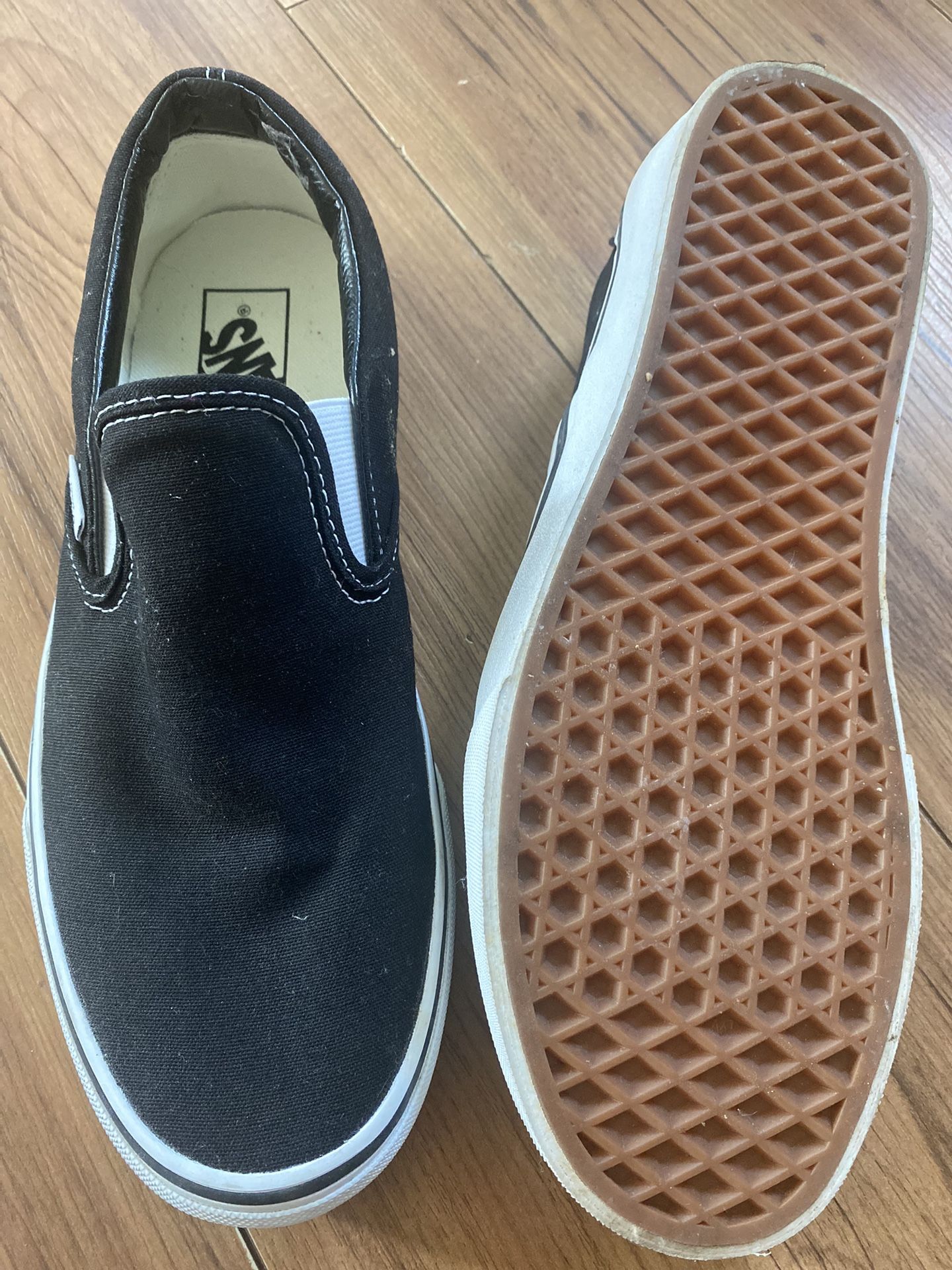 Unisex Vans Size: Men-8/Woman-9.5