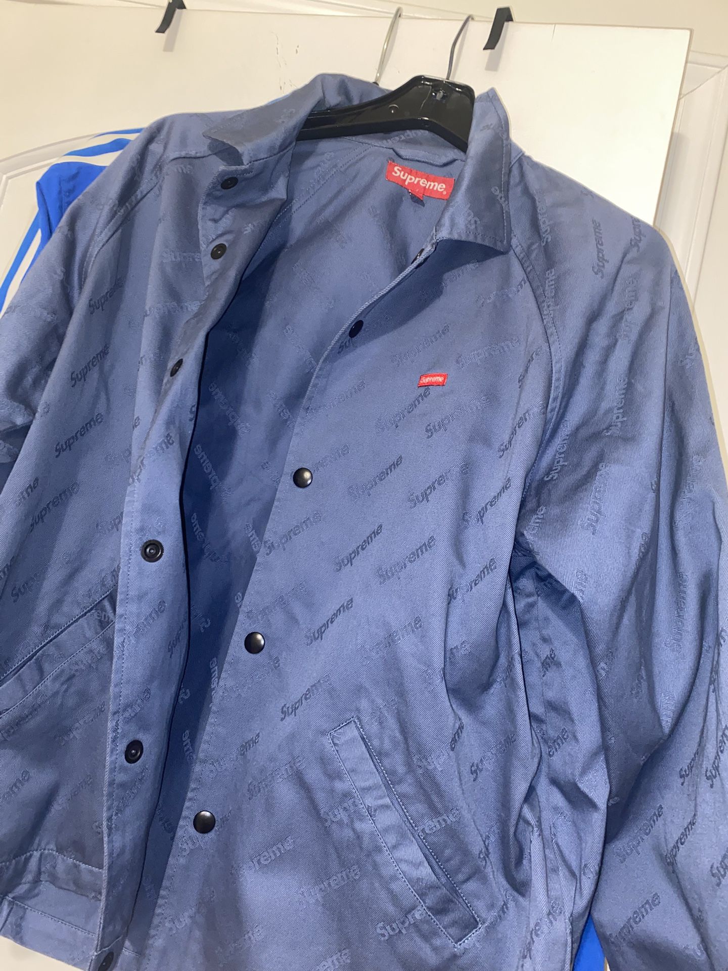 SUPREME MENS SIZE S FITS SLIGHTLY BIGGER NEW