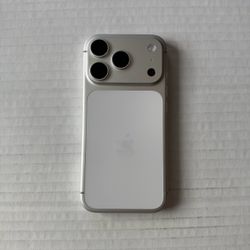iPhone 17 Pro 1TB – Silver – Unlocked – Excellent Condition + Accessories