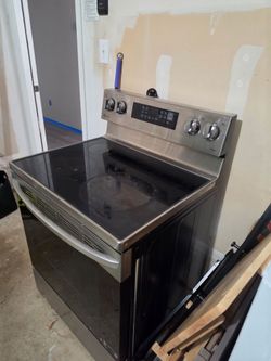 LG ThinQ stove and oven