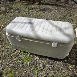 Large White igloo cooler