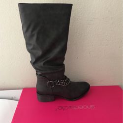 Women’s Boots New Size 8