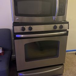 G.E. Gas Stove & G.E. Range Microwave 