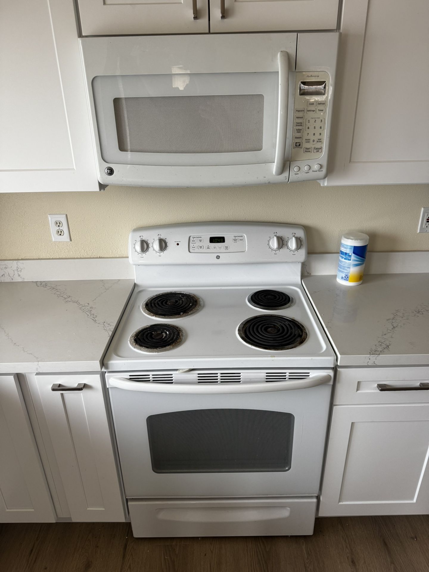 Stove, Microwave And Dishwasher - All In Working Condition!