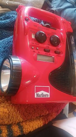 Marlboro Emergency Radio Flashlight
