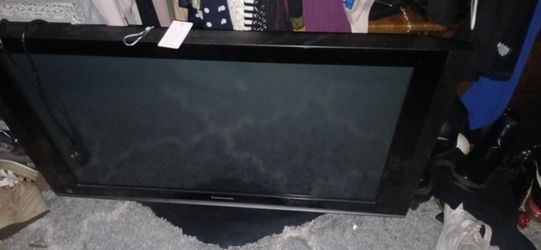 50 Inch TV W/Roku Device