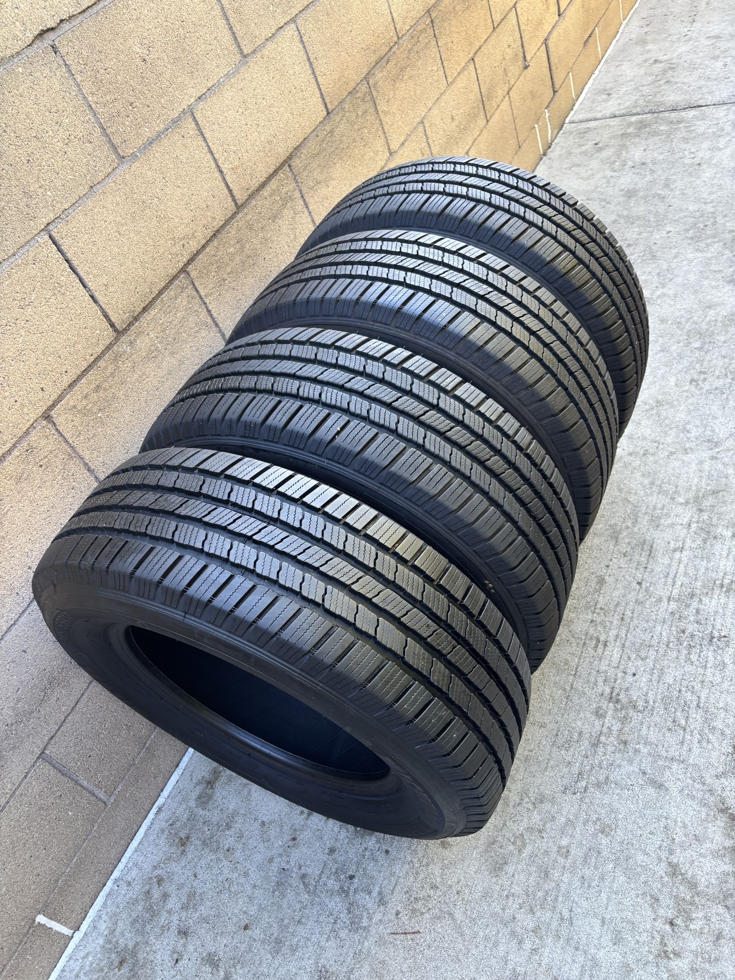 MICHELIN 245/65R17 Like New 