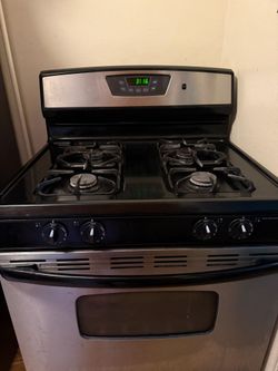 Black stove w/oven