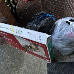FREE Lot 2 Large Bags Of Clothes / Cracked TV 