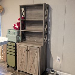 Farmhouse hutch