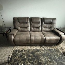 Laredo Springs Non-Power Reclining Sofa & Chair + 1 Coffee Table & 2 End Tables