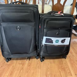 NEW Delsey  Paris Softside Expandable Luggage Set