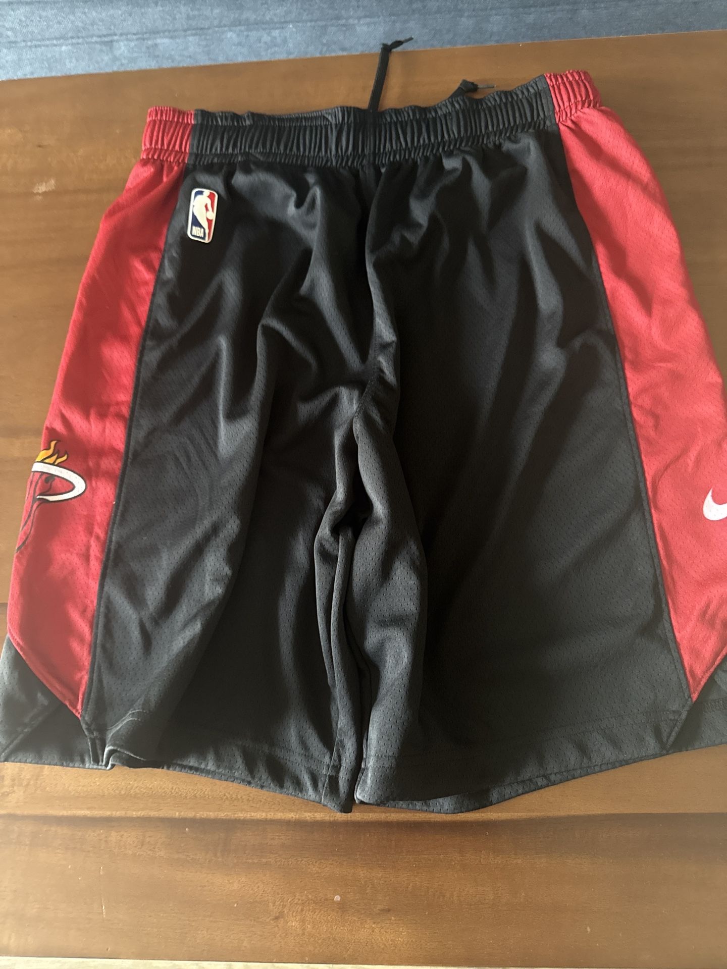 Nike Miami Heat NBA Basketball Shorts – Size M – Red Side Panels – NBA Logo – Good Condition – Gym/Hoops Wear