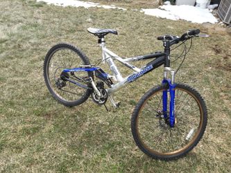 Mongoose XR 250 21 speed off road mountain bike. for Sale in