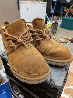 UGG Neumel  Chukka Boots in Chestnut Suede