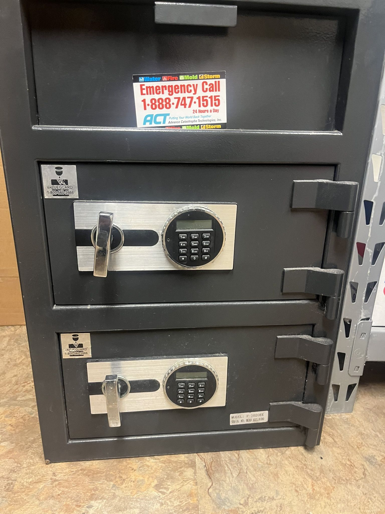 Large Safe w/ 2 Electronic Key Pads
