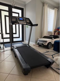 ProForm Treadmill - Like New, 10 Speeds & 10 Incline Levels