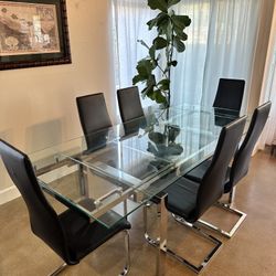 Dining Room Table w/ 6 chairs 