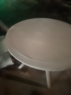 Round white Table.