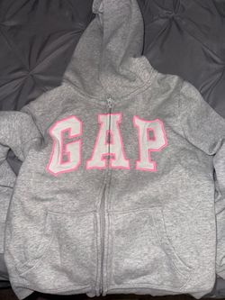 Gap sweater