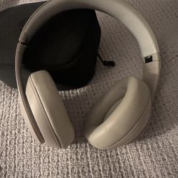 Beats 🎧 Noise Canceling Headphones