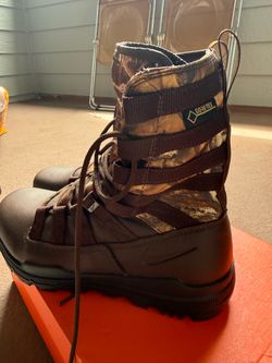 Nike Goretex size 9 boots