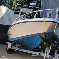 Boat 1989,  22 Ft ,Trail 2015, Motor 2012  only 360 hours Almost  New, 250 Horsepower