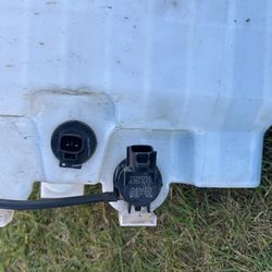 Windshield Reservoir 