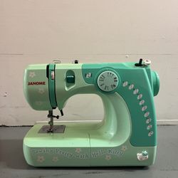 Hello Kitty Sewing Machine 