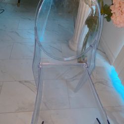 4 Transparent Chairs 