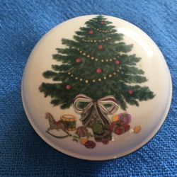 Small Trinket / Jewelry Container With Christmas Design By Mikasa