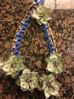 Graduation leis