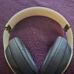 Studio 3 Beats Over The Ear Headphones