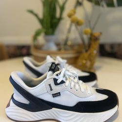 New kizik women’s Monaco Shoe