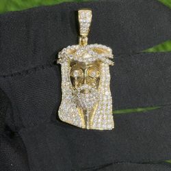 Jesus Head Pendant With 14k Yellow Gold 