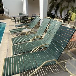 Retro Pool Chairs with Side Table