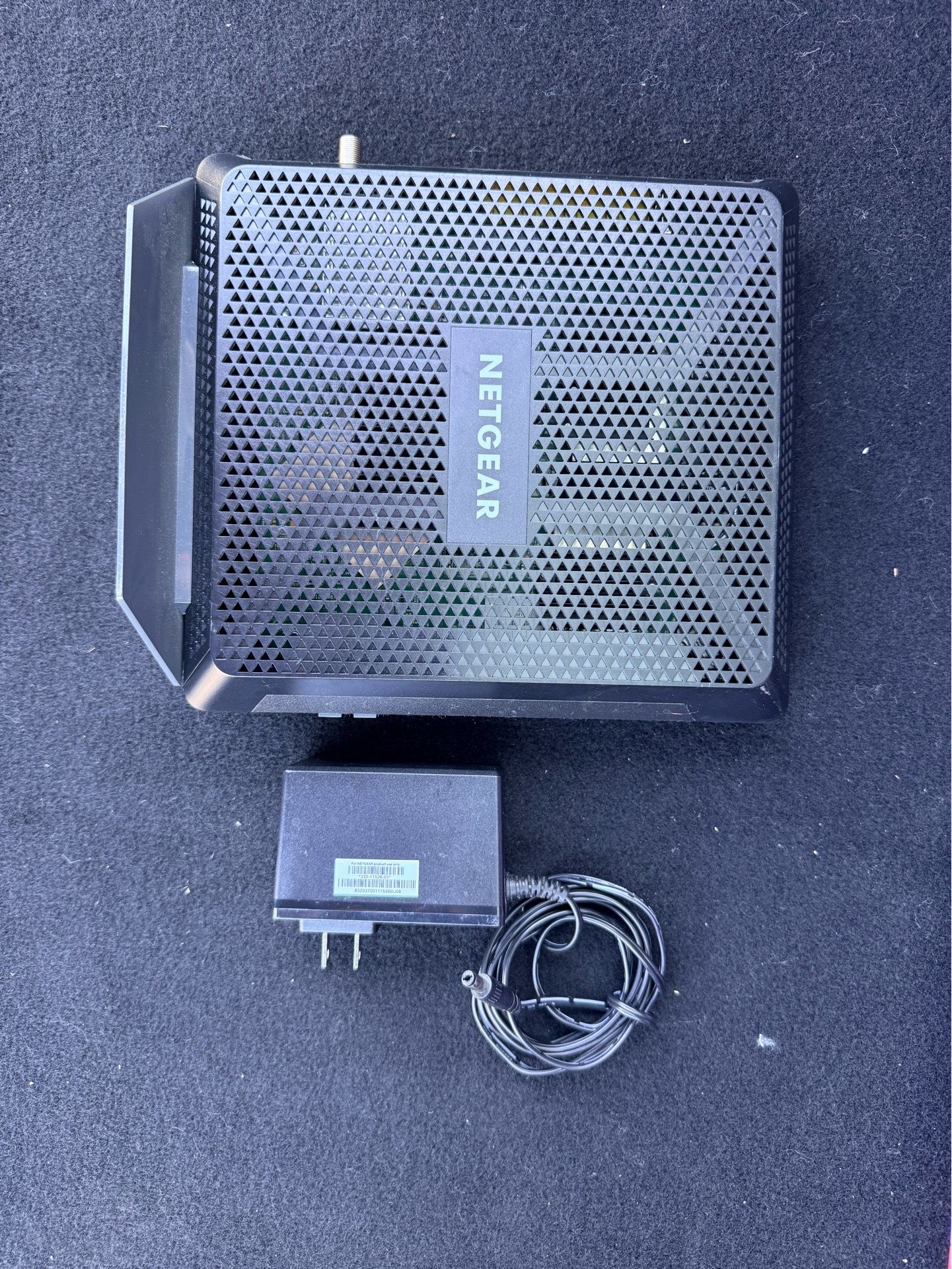 NETGEAR AC1900 WiFi Cable Modem Router – C7000v2