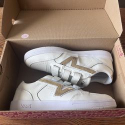 Women’s 7.5 Vans