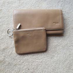 THE SAK LEATHER CAMEL COLOR WALLET+CHANGE KEYCHAIN PURSE LITELY USED TO NEW